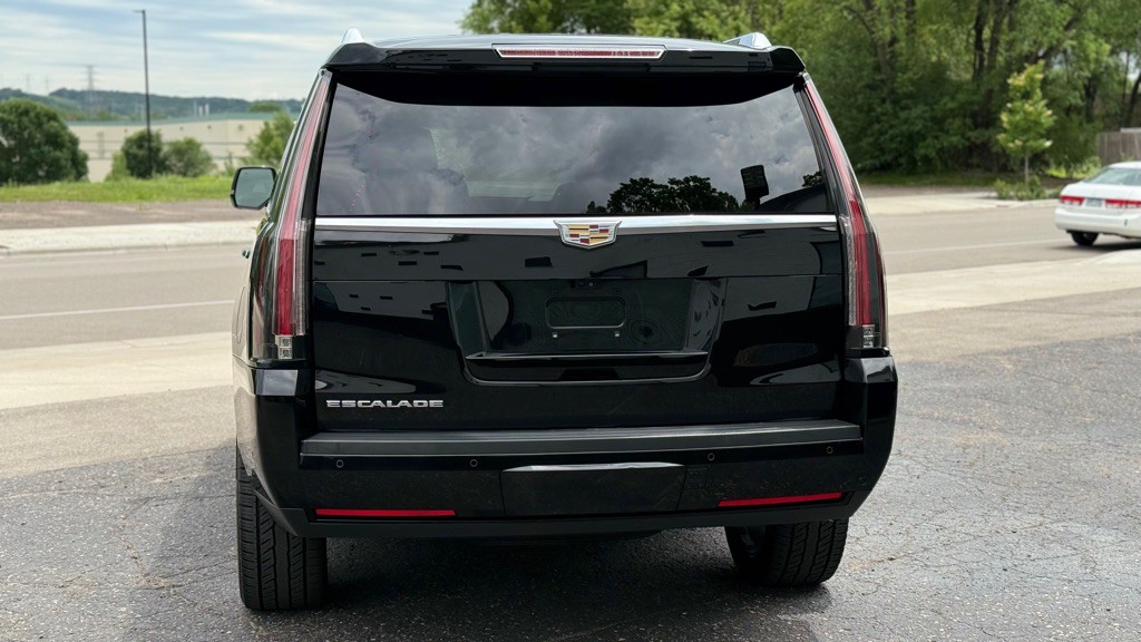 2017 Cadillac Escalade Image 18
