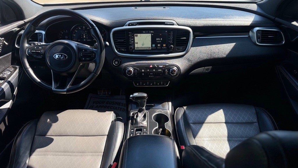 2016 Kia Sorento Image 2