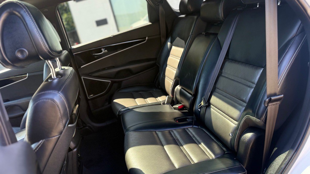 2016 Kia Sorento Image 8