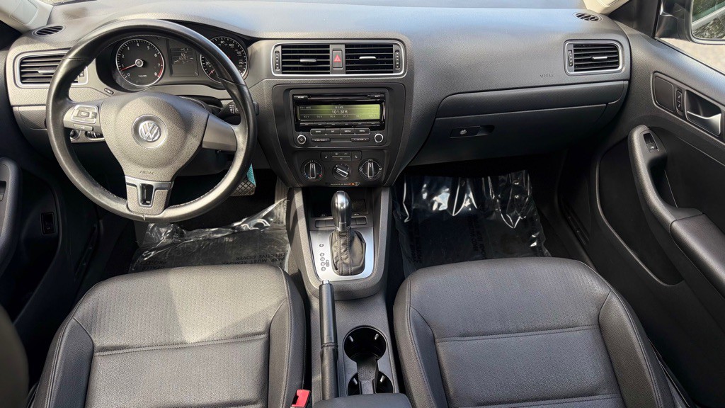 2012 Volkswagen Jetta Image 2