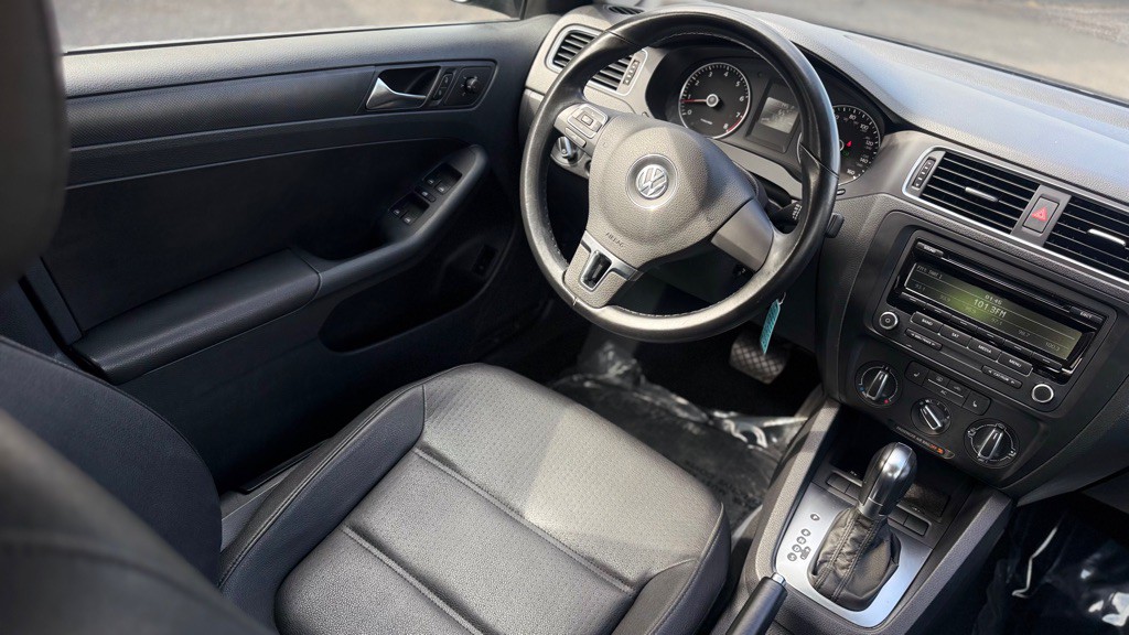 2012 Volkswagen Jetta Image 3