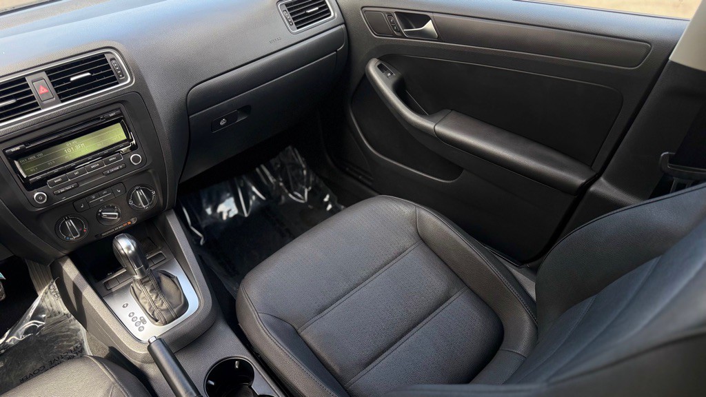 2012 Volkswagen Jetta Image 4