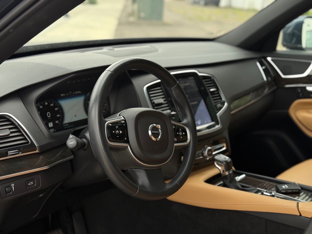 2018 Volvo XC90 Image 2