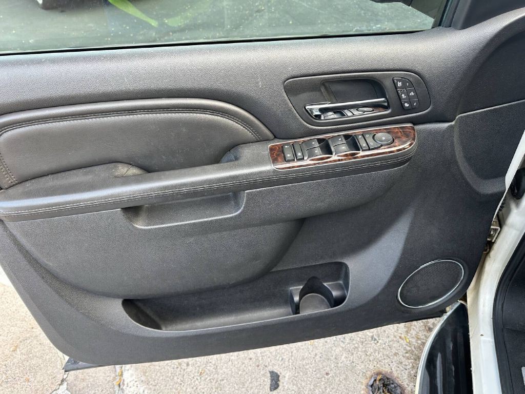 2011 GMC Yukon Image 10