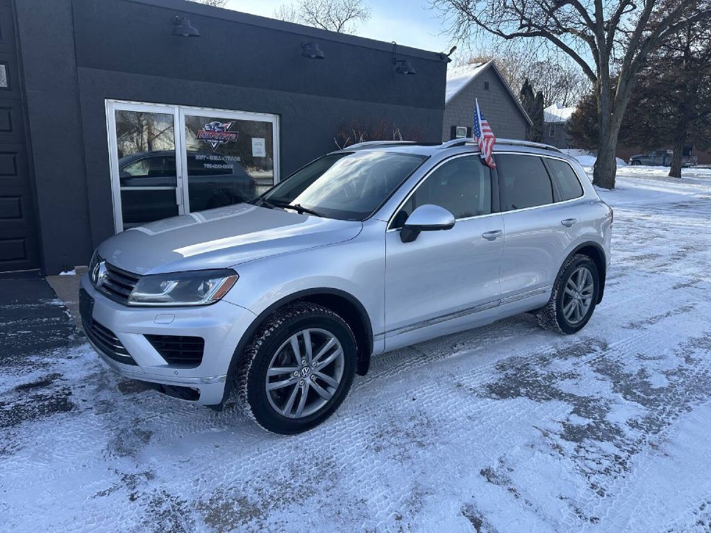 2016 Volkswagen Touareg Image 2