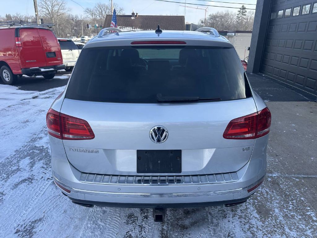 2016 Volkswagen Touareg Image 5