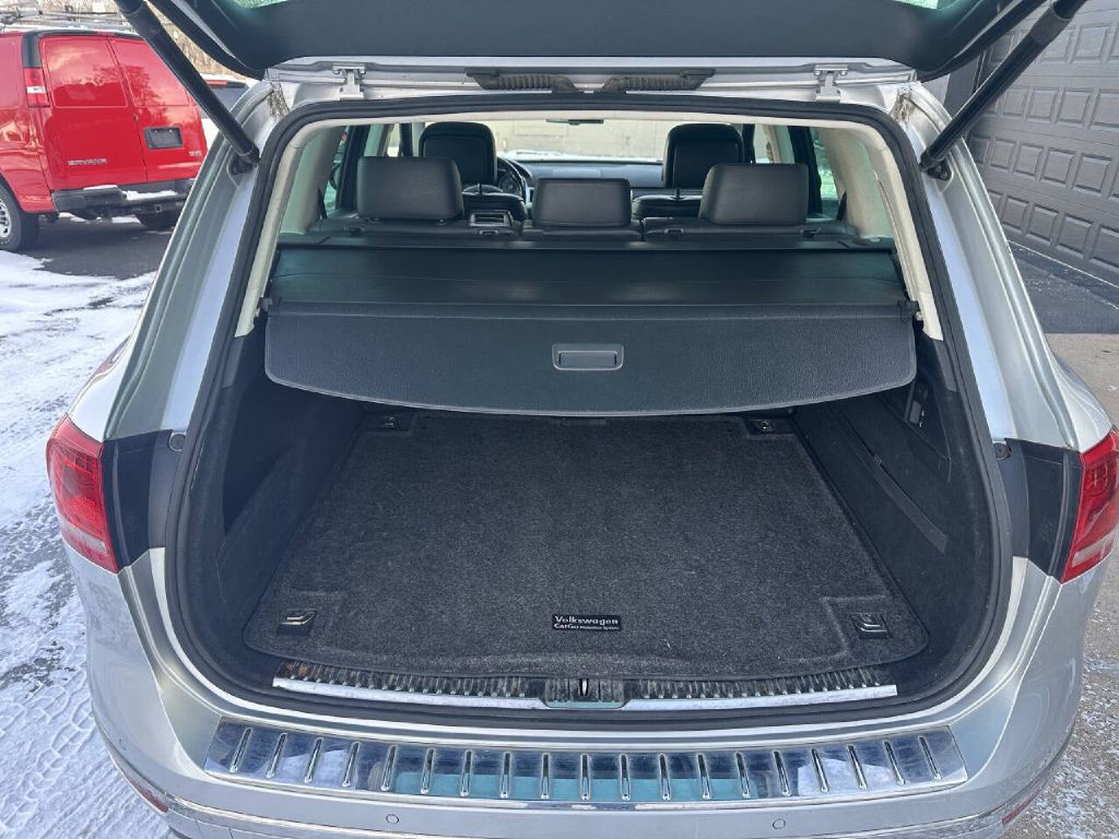2016 Volkswagen Touareg Image 6