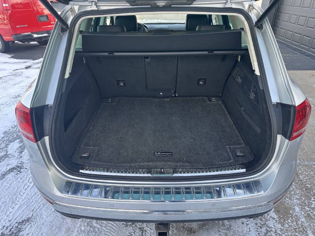 2016 Volkswagen Touareg Image 7