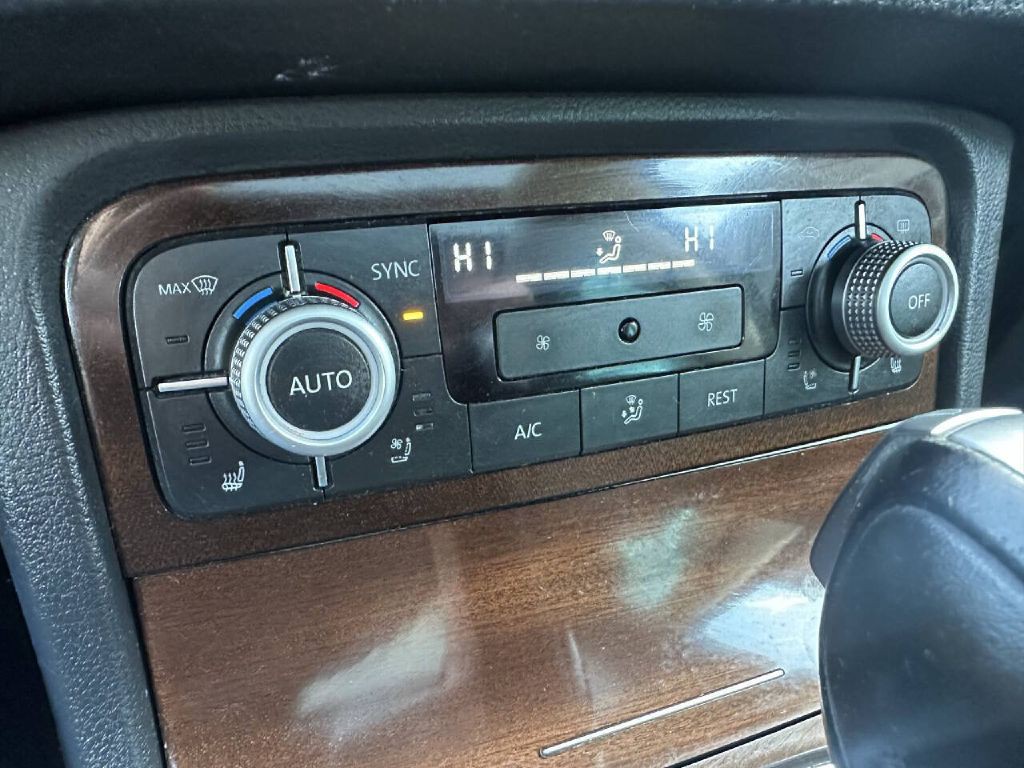 2016 Volkswagen Touareg Image 17