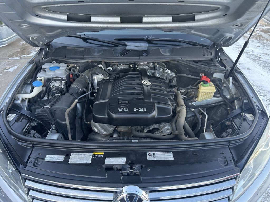 2016 Volkswagen Touareg Image 20