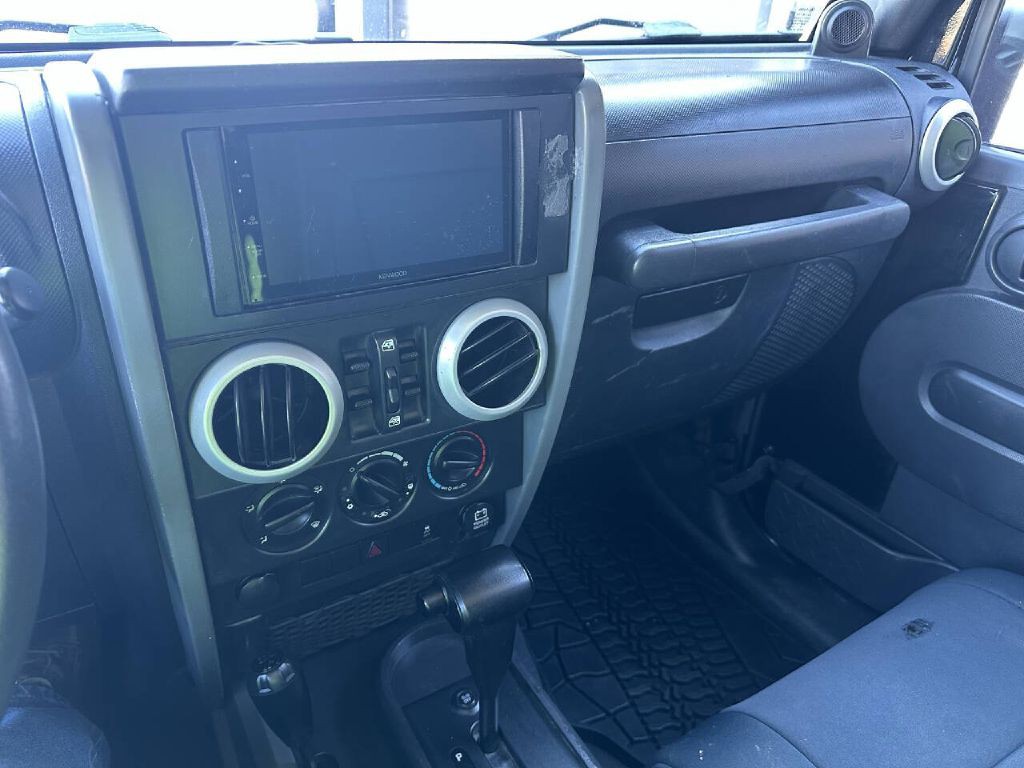 2010 Jeep Wrangler Unlimited Image 9