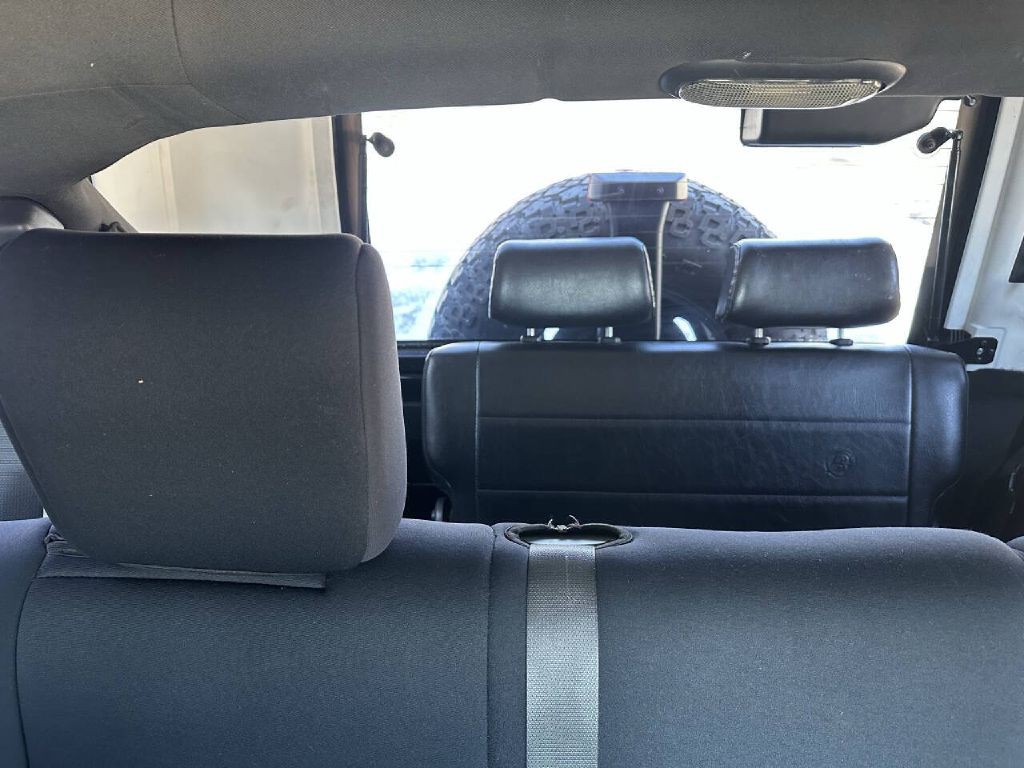 2010 Jeep Wrangler Unlimited Image 11