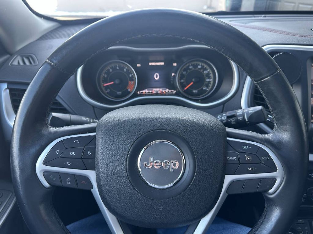 2015 Jeep Cherokee Image 9