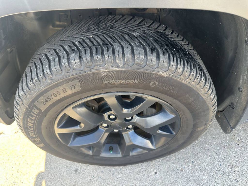 2015 Jeep Cherokee Image 16