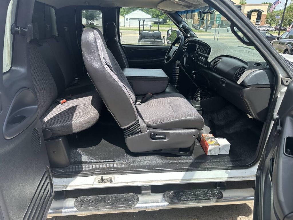 2001 Dodge Ram 2500 Image 7