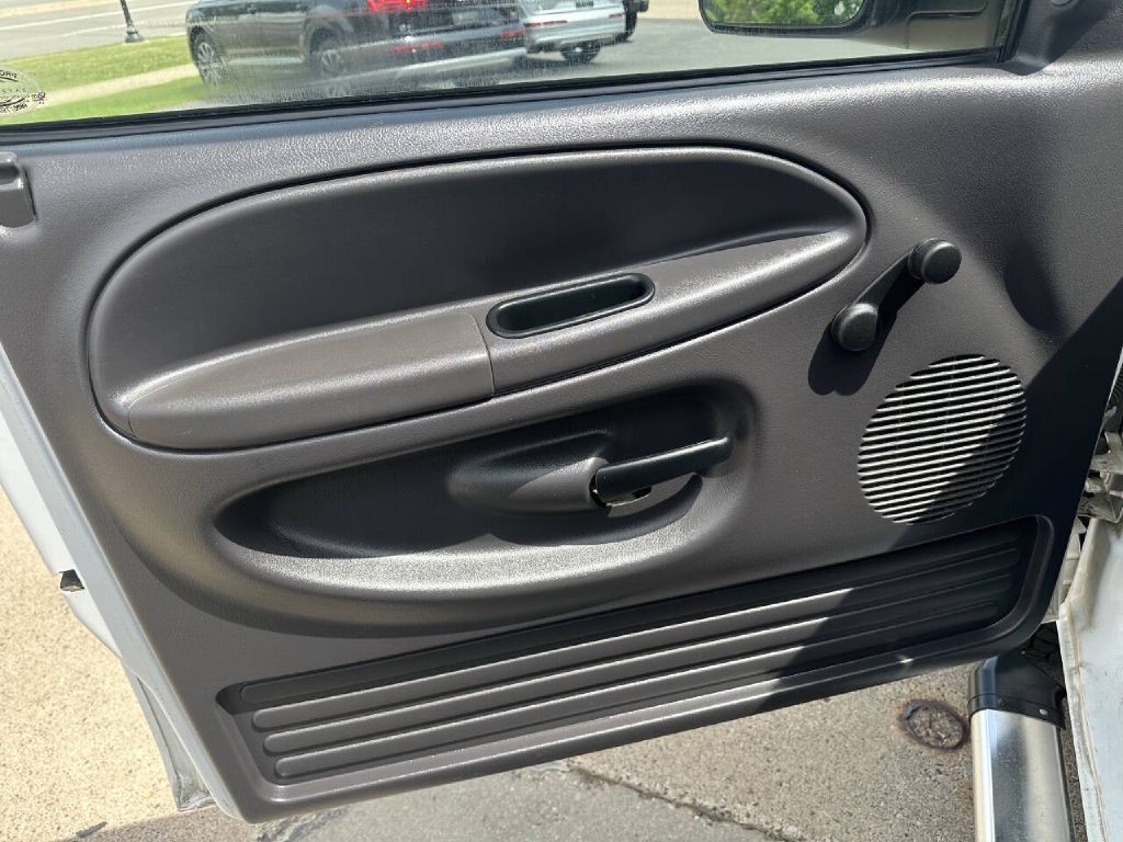 2001 Dodge Ram 2500 Image 13