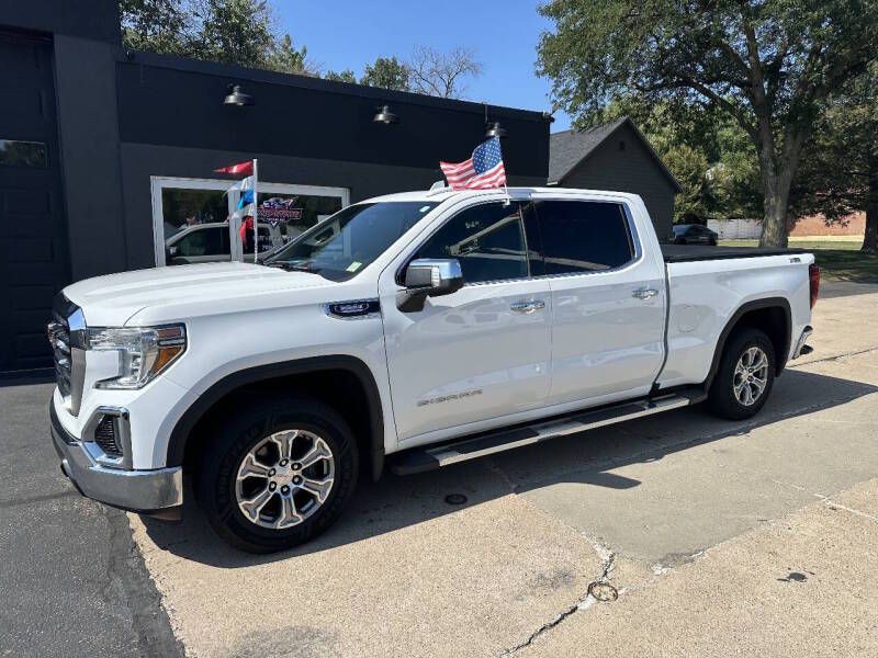 2021 GMC Sierra Image 2