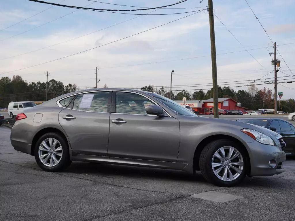 2011 INFINITI M37 Image 9