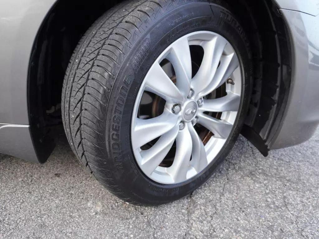 2011 INFINITI M37 Image 14