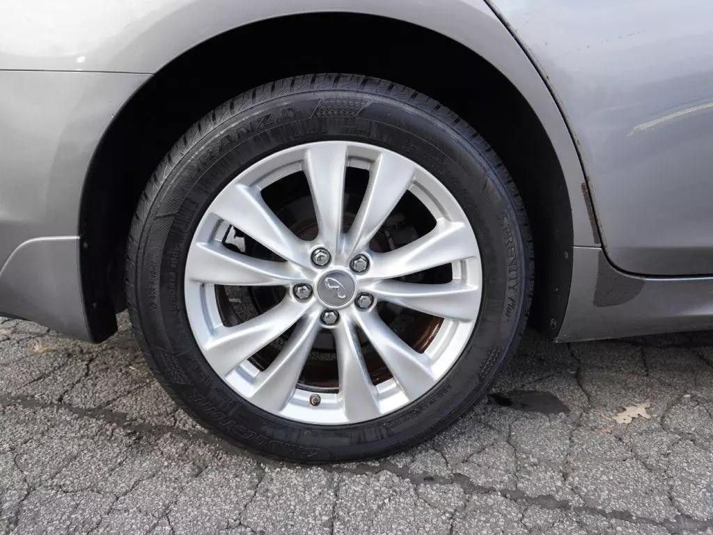2011 INFINITI M37 Image 15