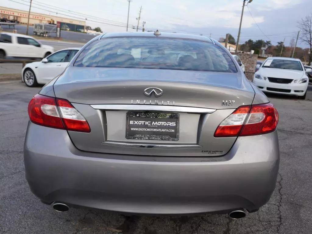 2011 INFINITI M37 Image 16