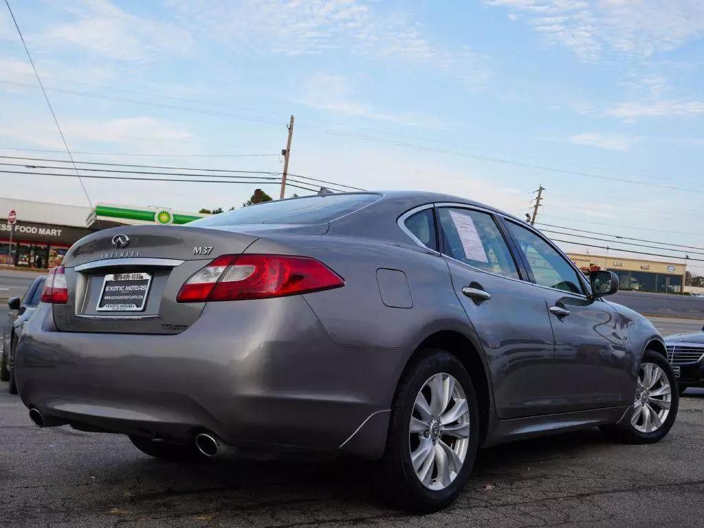 2011 INFINITI M37 Image 24