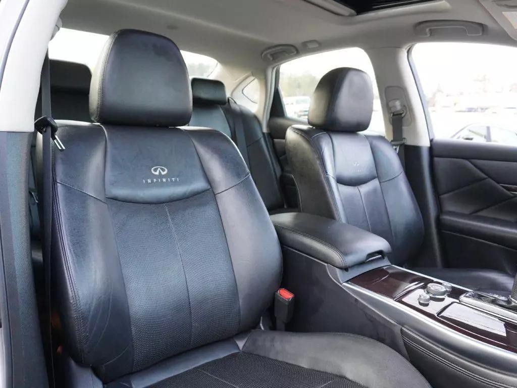 2011 INFINITI M37 Image 30