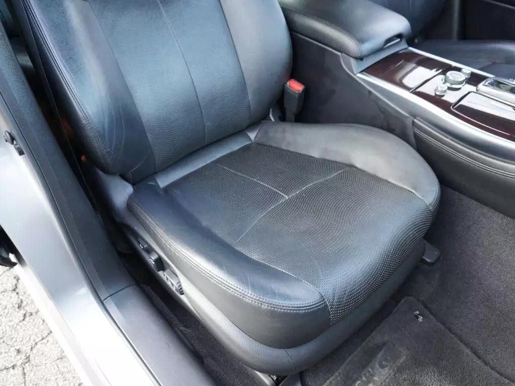2011 INFINITI M37 Image 31