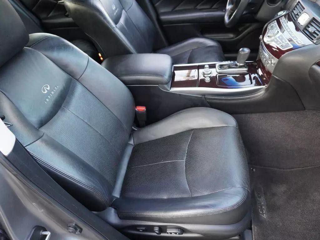 2011 INFINITI M37 Image 32