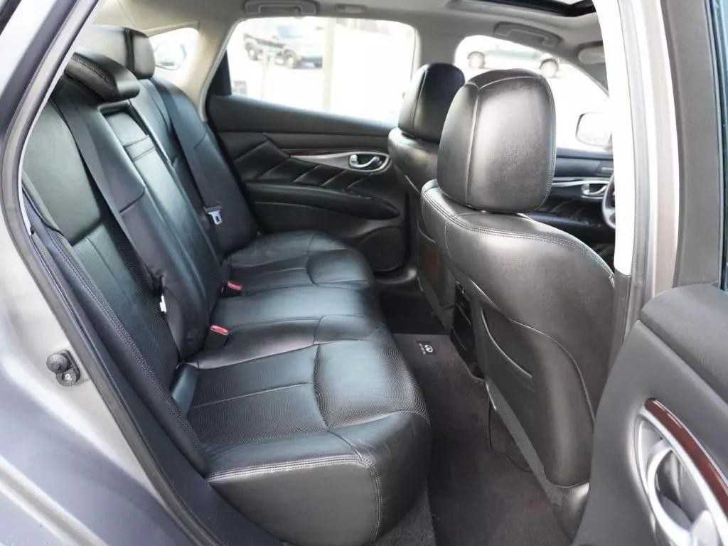 2011 INFINITI M37 Image 34