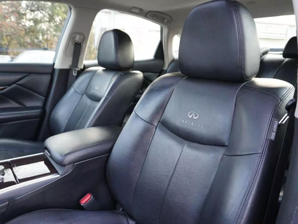 2011 INFINITI M37 Image 40