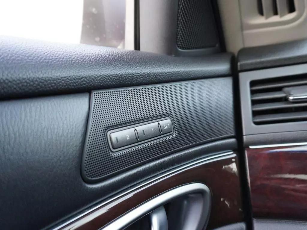 2011 INFINITI M37 Image 43
