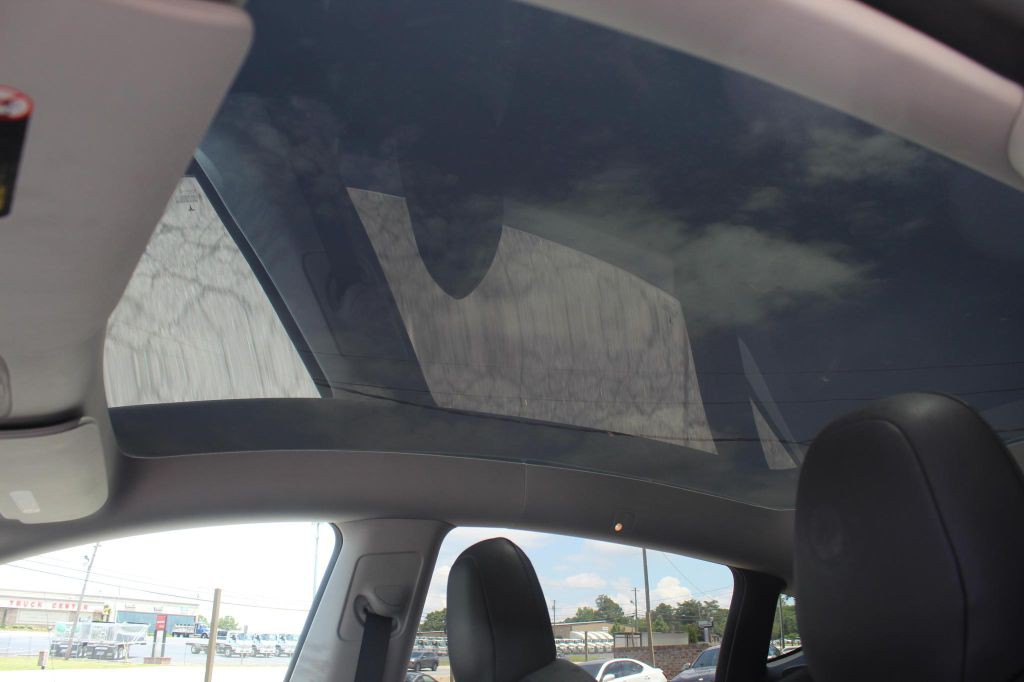 2020 Tesla Model Y Image 27