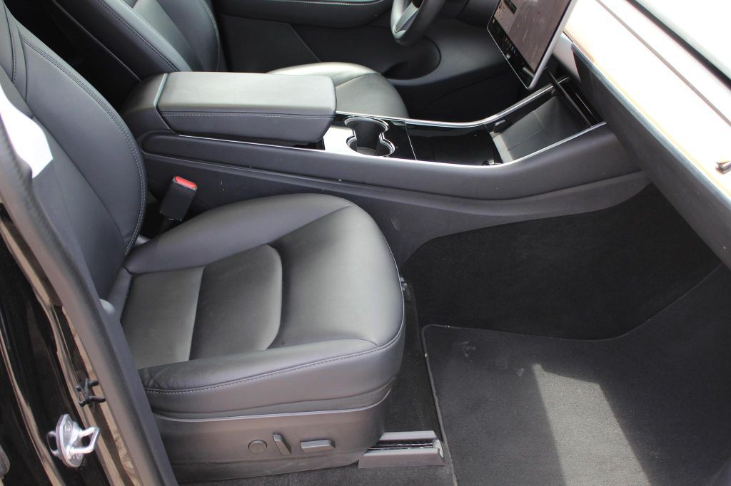 2020 Tesla Model Y Image 31