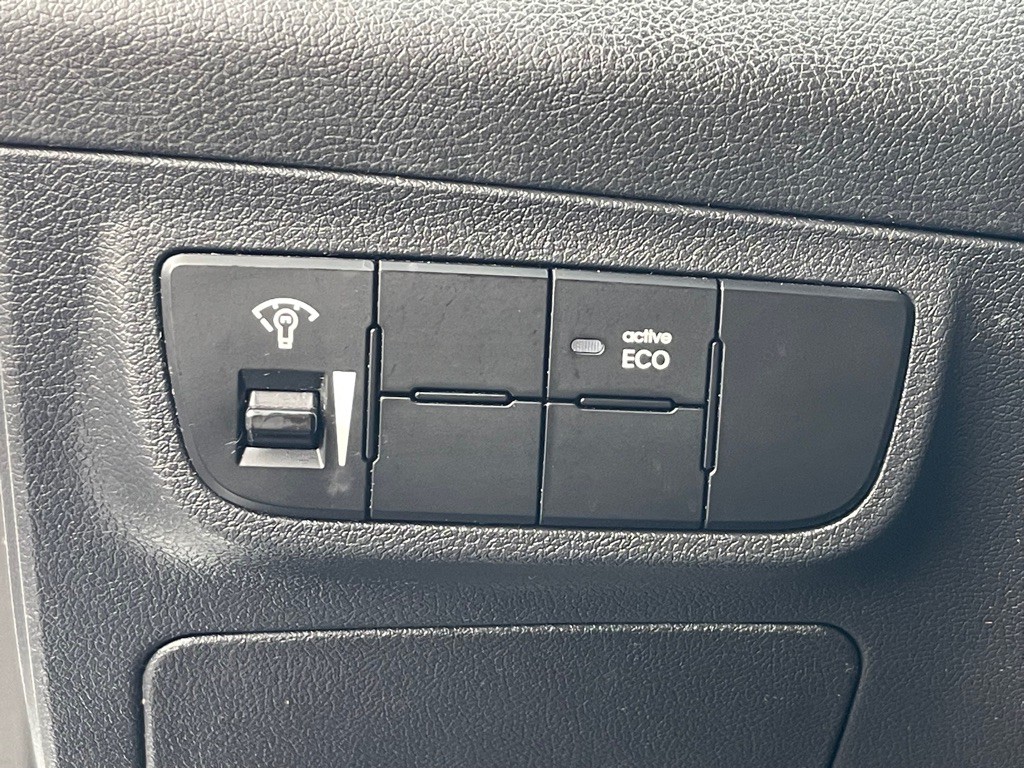 2014 Hyundai Veloster Image 24