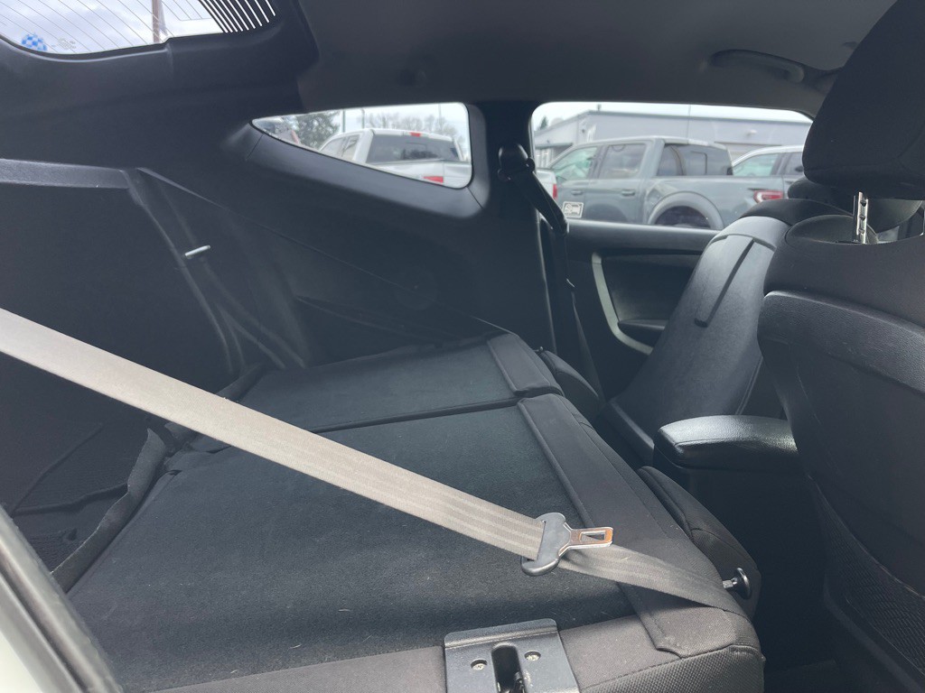 2014 Hyundai Veloster Image 34