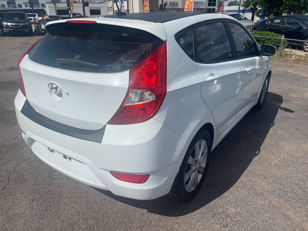 2013 Hyundai Accent Image 3