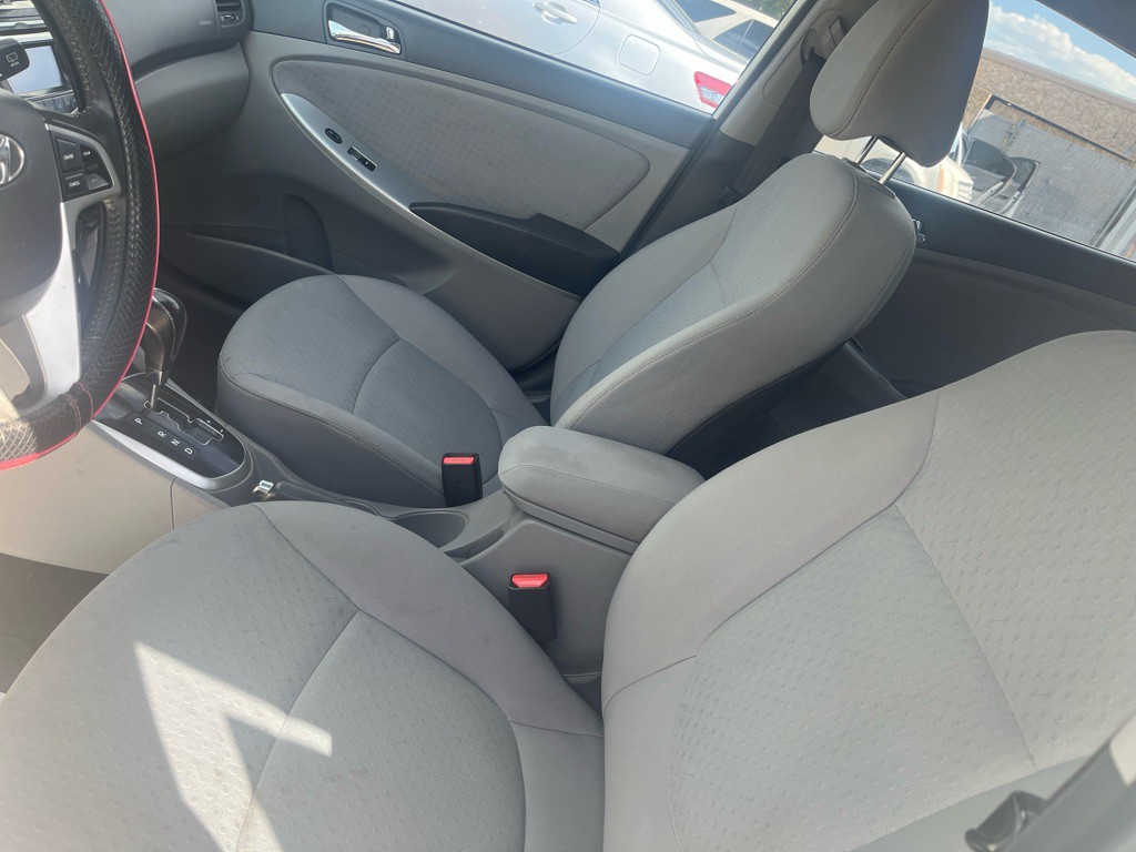 2013 Hyundai Accent Image 5