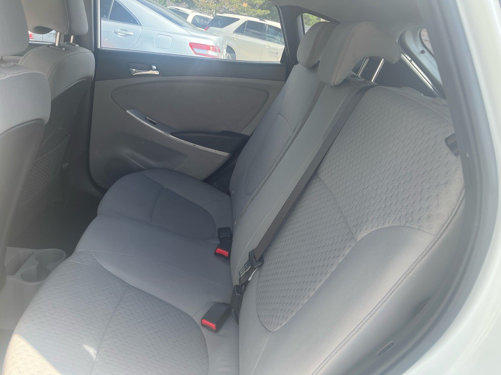 2013 Hyundai Accent Image 6