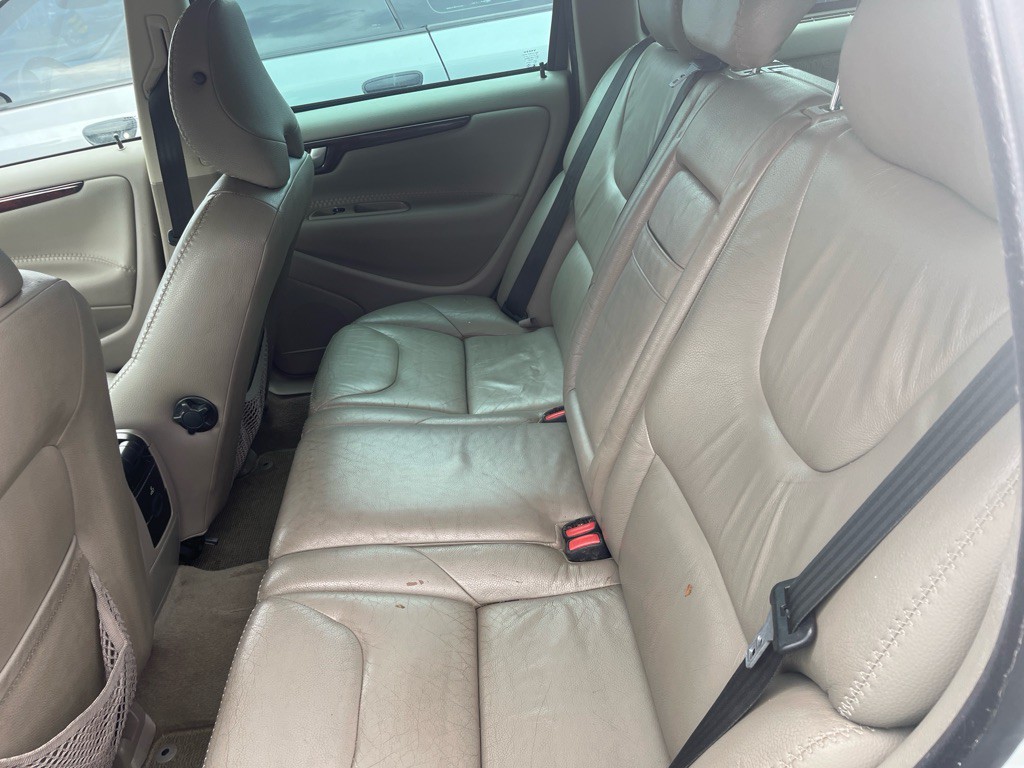 2007 Volvo XC70 Image 8