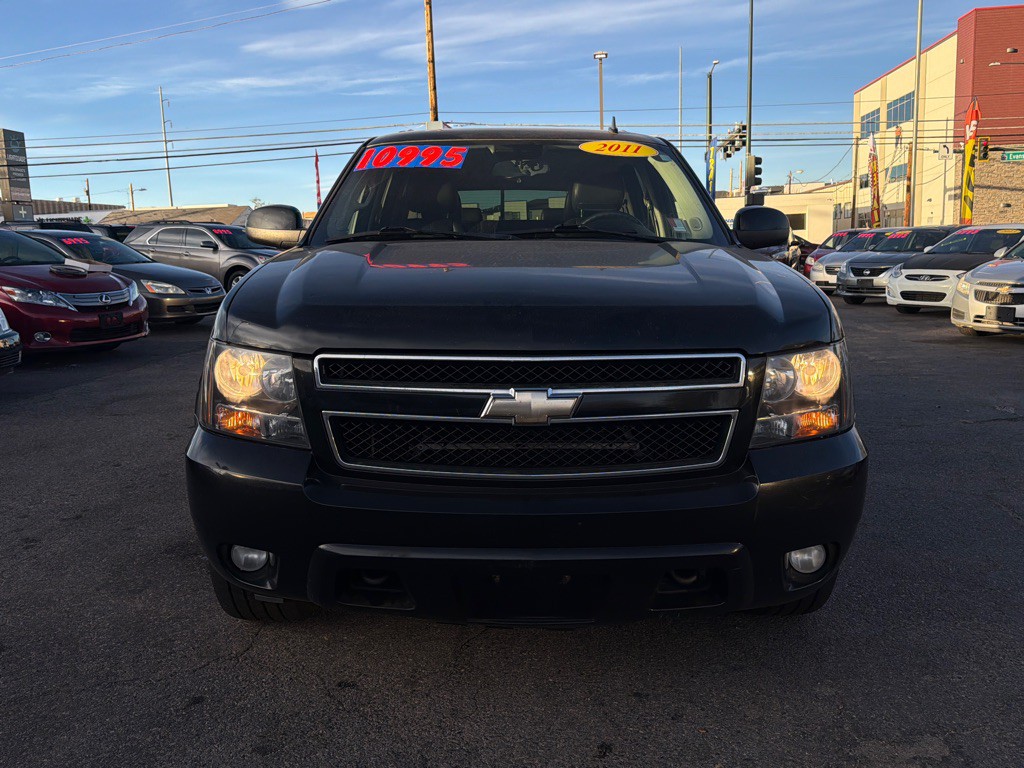 2011 Chevrolet Suburban Image 2
