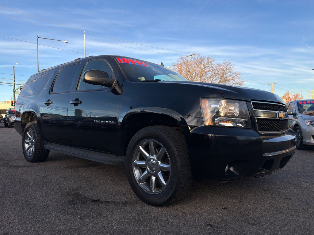 2011 Chevrolet Suburban Image 3