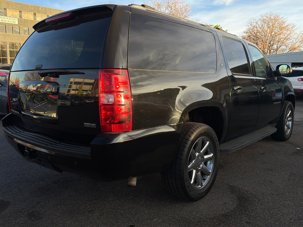 2011 Chevrolet Suburban Image 5