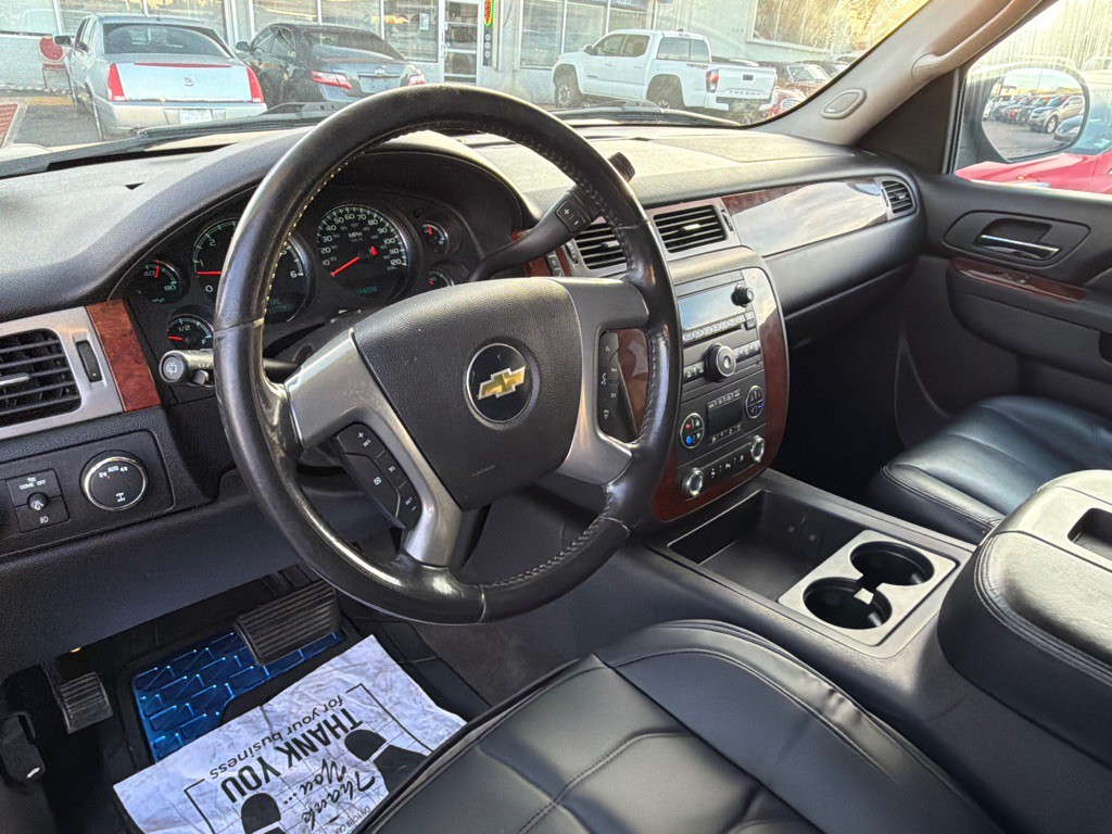 2011 Chevrolet Suburban Image 9