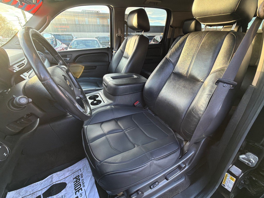 2011 Chevrolet Suburban Image 10
