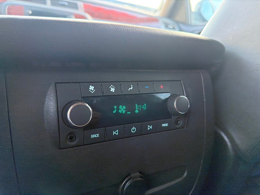 2011 Chevrolet Suburban Image 13