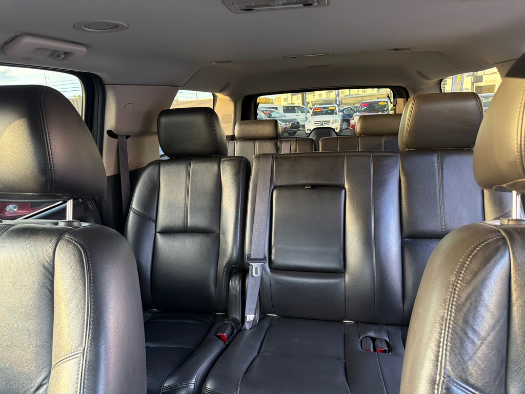 2011 Chevrolet Suburban Image 15