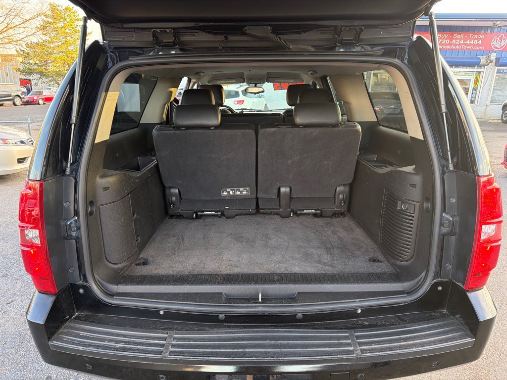 2011 Chevrolet Suburban Image 16