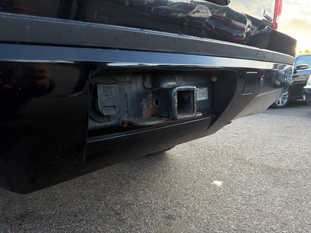 2011 Chevrolet Suburban Image 17