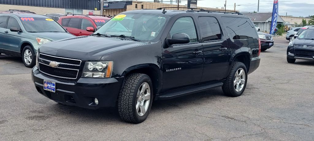 2011 Chevrolet Suburban Image 2